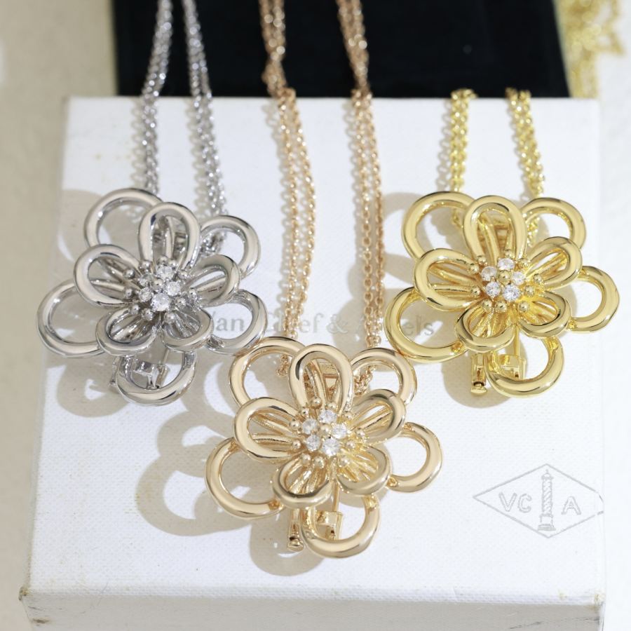 Van Cleef & Arpels Jewelry 5 Van Cleef & Arpels Au750 18 K Made in logo vca — Premium Replica