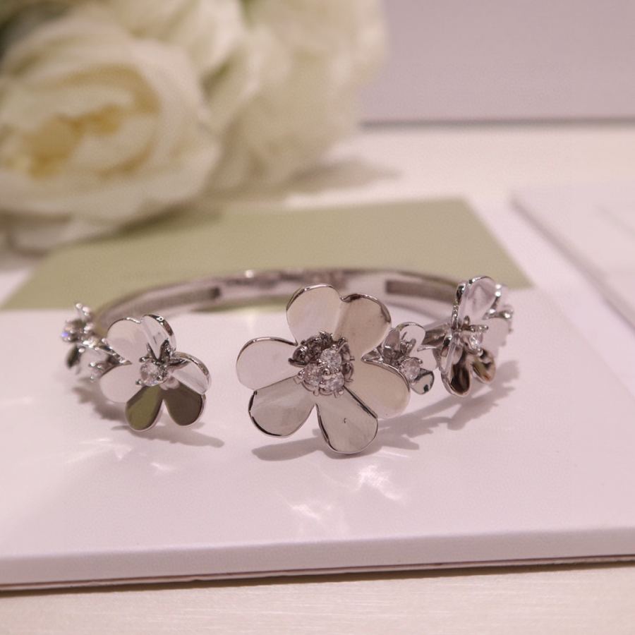 Van Cleef & Arpels Jewelry 0 Van Cleef & Arpels vca Frivole Series ZP — 1:1 Replica For Sale — photo 5