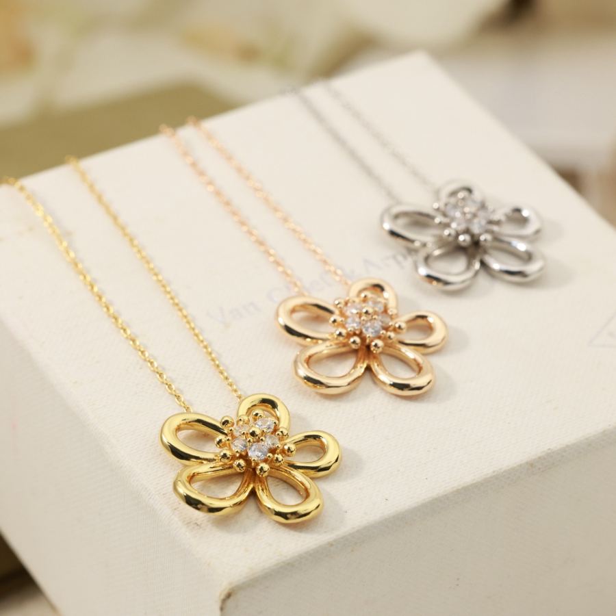 Van Cleef & Arpels Jewelry 0 Van Cleef & Arpels Au750 18 K Made in logo vca — 1:1 Replica — photo 7