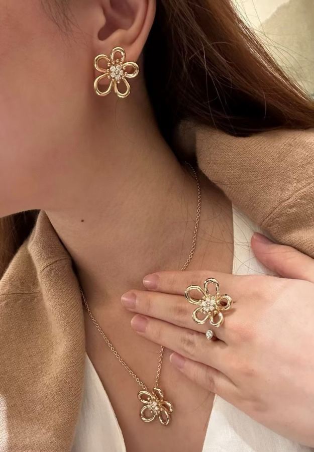 Van Cleef & Arpels Jewelry 0 Van Cleef & Arpels Au750 18 K Made in logo vca — 1:1 Replica — photo 3