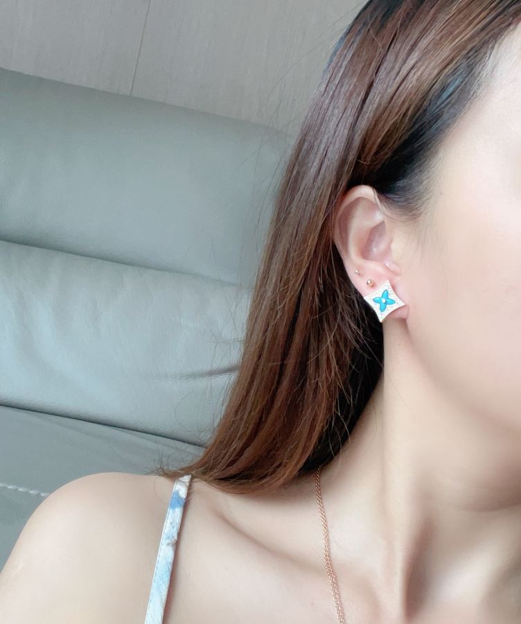 Louis Vuitton Jewelry Luxury LV earrings, 925 sterling silver needles, matte gold material, flying — 1:1 Replica — photo 2
