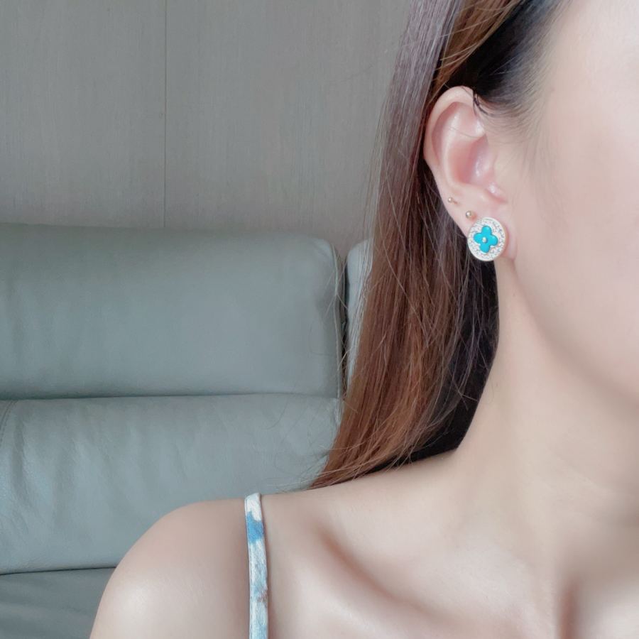Louis Vuitton Jewelry Luxury LV earrings, 925 sterling silver needles, matte gold material, flying — 1:1 Replica — photo 5