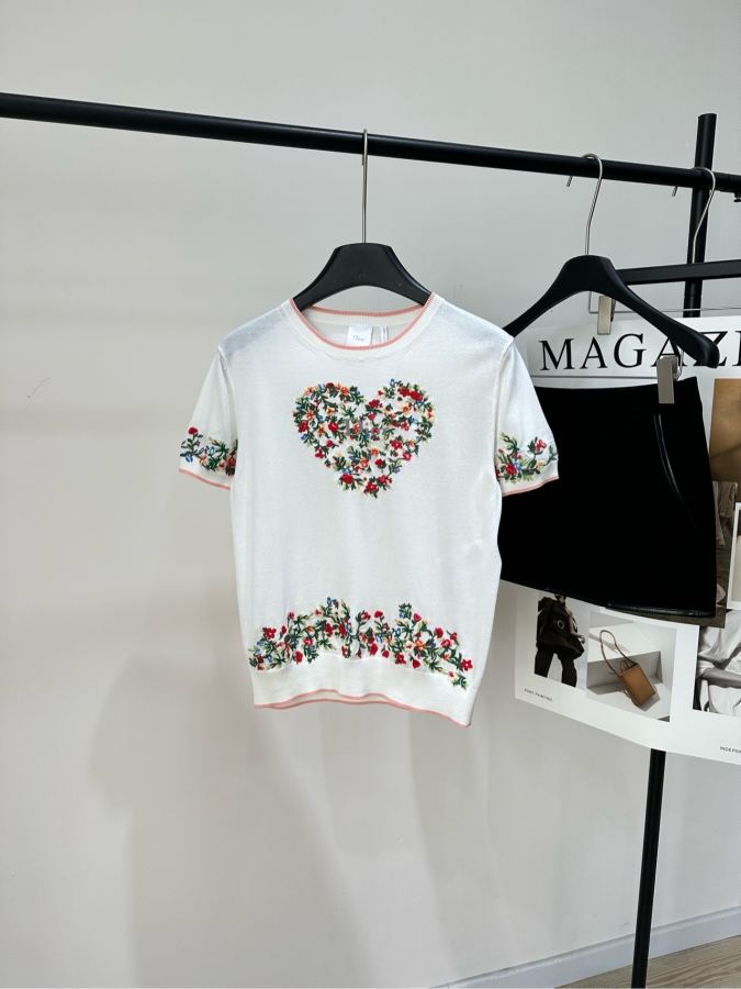 Dior Women [D floral heart embroidered knitted short-sleeved top] — 1:1 Replica For Sale