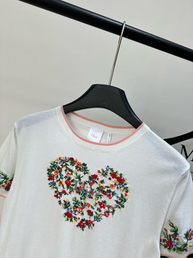 Dior Women [D floral heart embroidered knitted short-sleeved top] — 1:1 Replica For Sale — photo 2