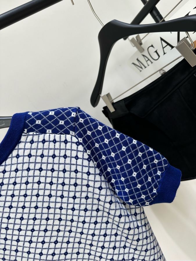 Dior Women [D dark blue and white mesh V-neck knitted short sleeves] — 1:1 Replica — photo 8
