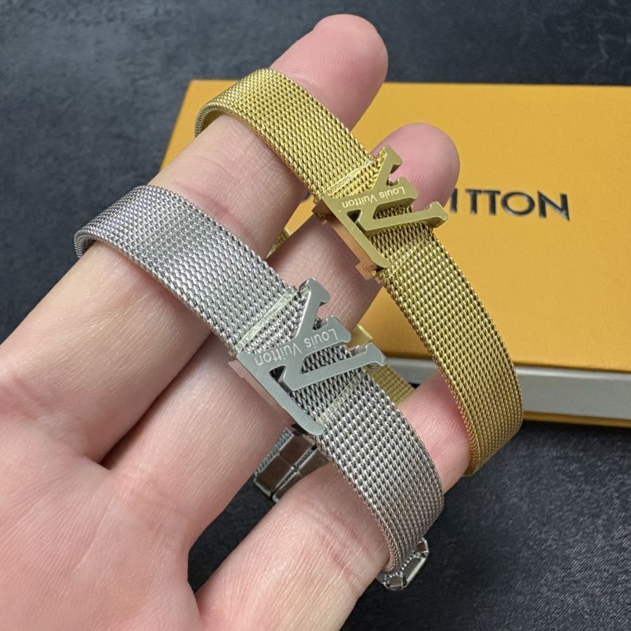 Louis Vuitton Jewelry New Arrival LV bracelet Louis Vuitton 14 K MM — 1:1 Replica — photo 9