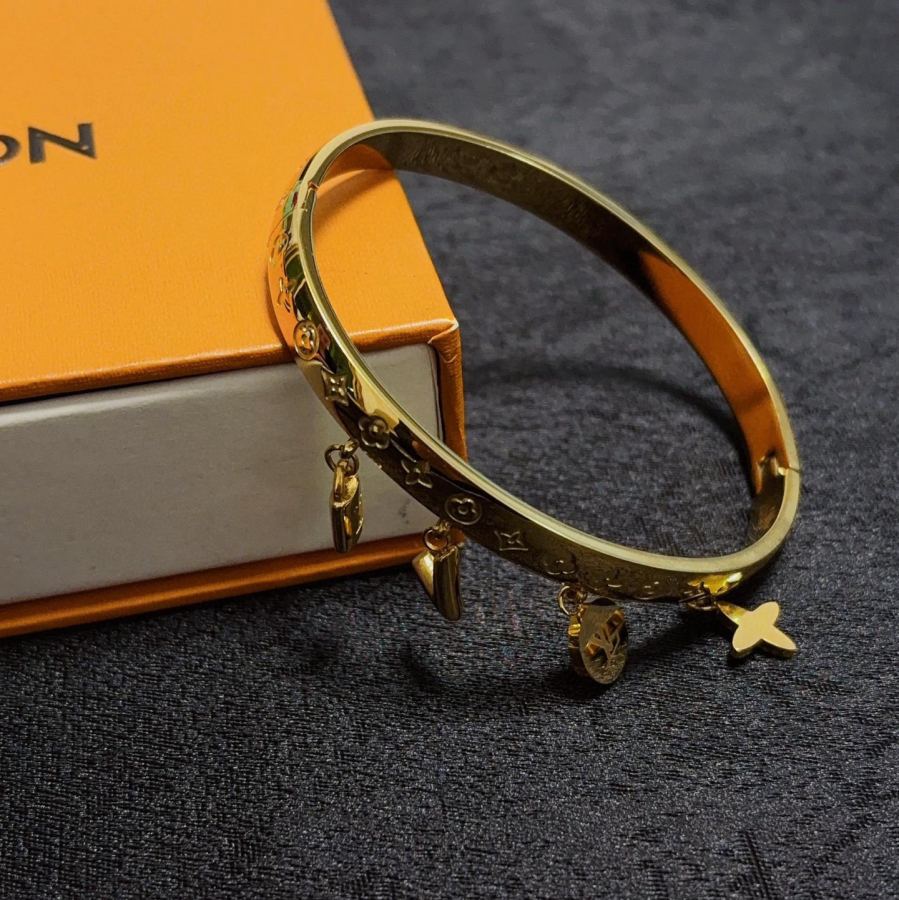 Louis Vuitton Jewelry New Arrival LV logo Louis Vuitton 14 K MM — 1:1 Replica For Sale — photo 4
