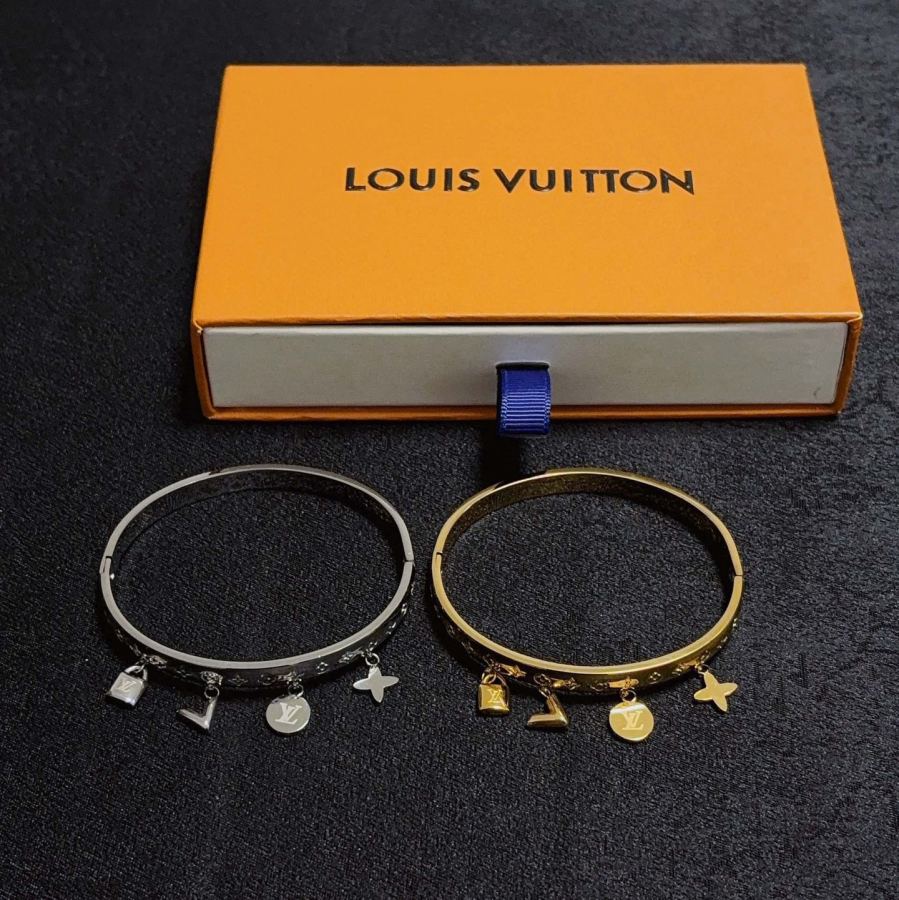 Louis Vuitton Jewelry New Arrival LV logo Louis Vuitton 14 K MM — 1:1 Replica For Sale — photo 9