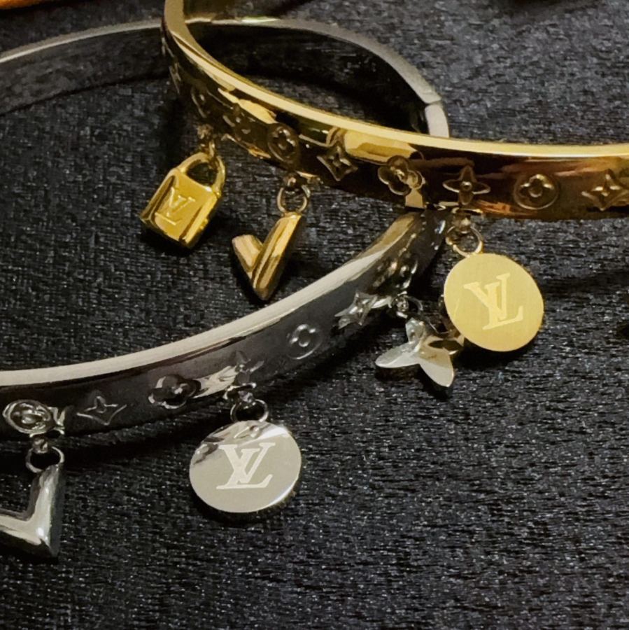 Louis Vuitton Jewelry New Arrival LV logo Louis Vuitton 14 K MM — 1:1 Replica For Sale — photo 5