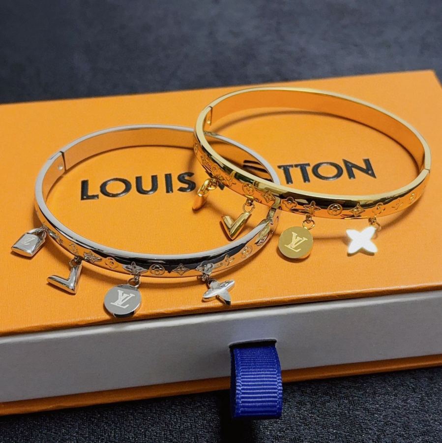 Louis Vuitton Jewelry New Arrival LV logo Louis Vuitton 14 K MM — 1:1 Replica For Sale — photo 3