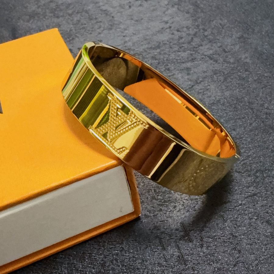 Louis Vuitton Jewelry New Arrival LV logo Louis Vuitton 14 K MM — 1:1 Replica — photo 5
