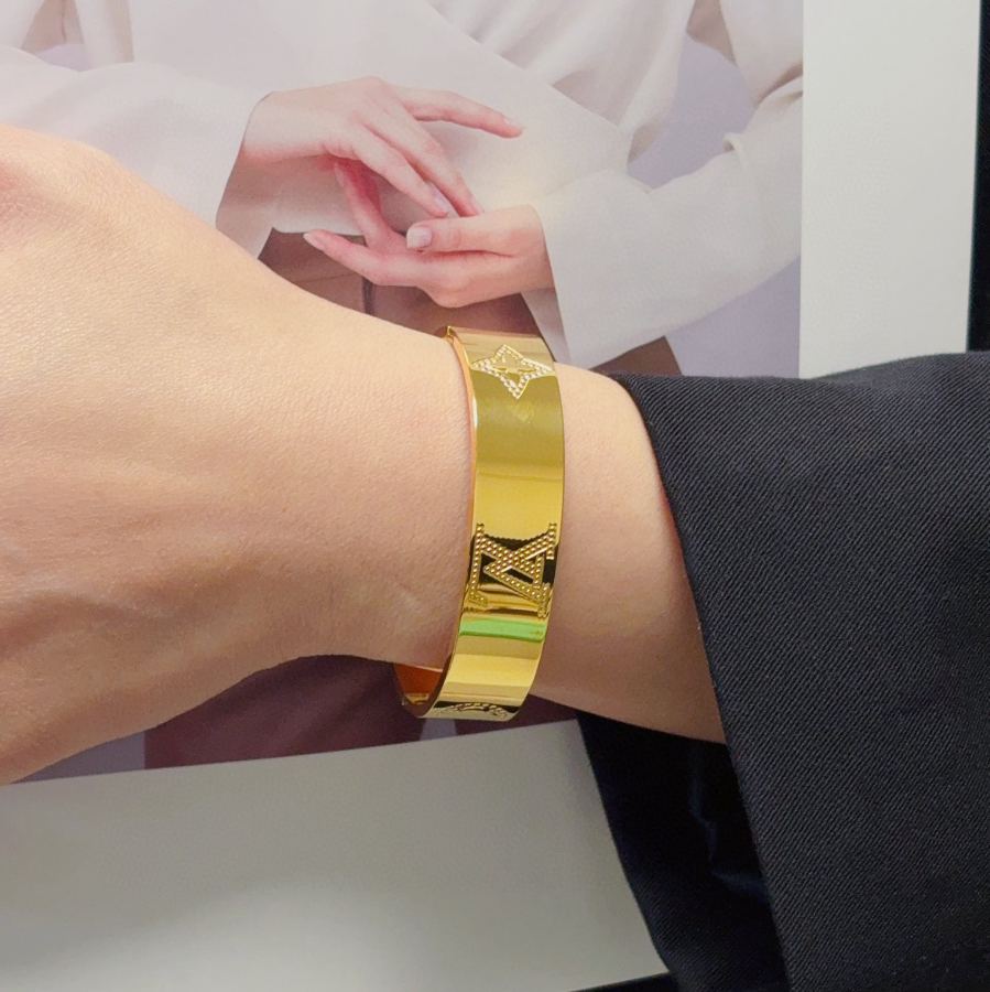 Louis Vuitton Jewelry New Arrival LV logo Louis Vuitton 14 K MM — 1:1 Replica — photo 2