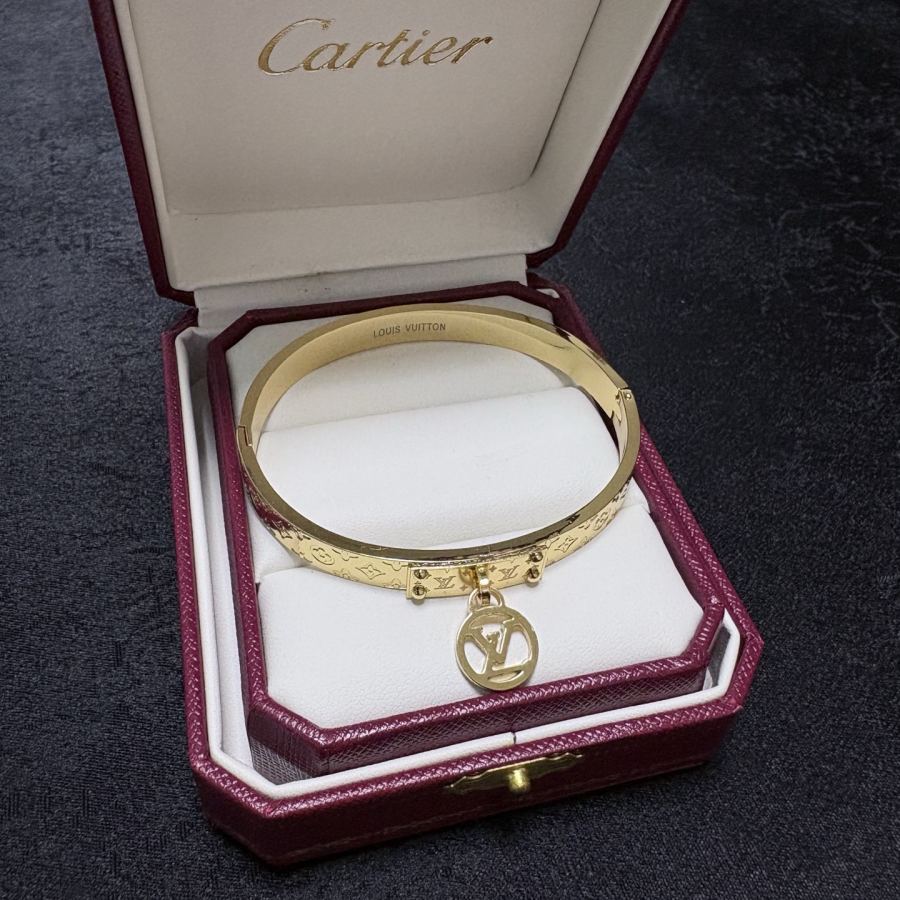 Louis Vuitton Jewelry New Arrival LV Louis Vuitton 14 K MM — Premium Replica — photo 9