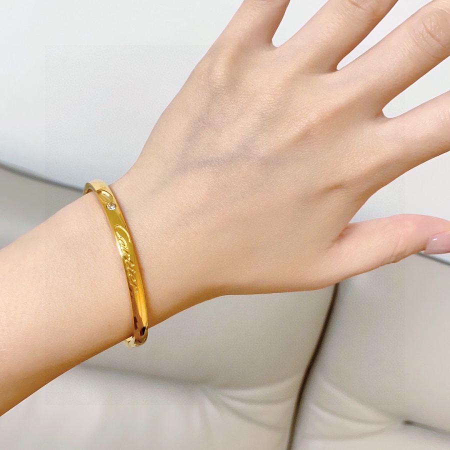 Cartier Jewelry Cartier 18k logo 360 — 1:1 Replica For Sale — photo 3