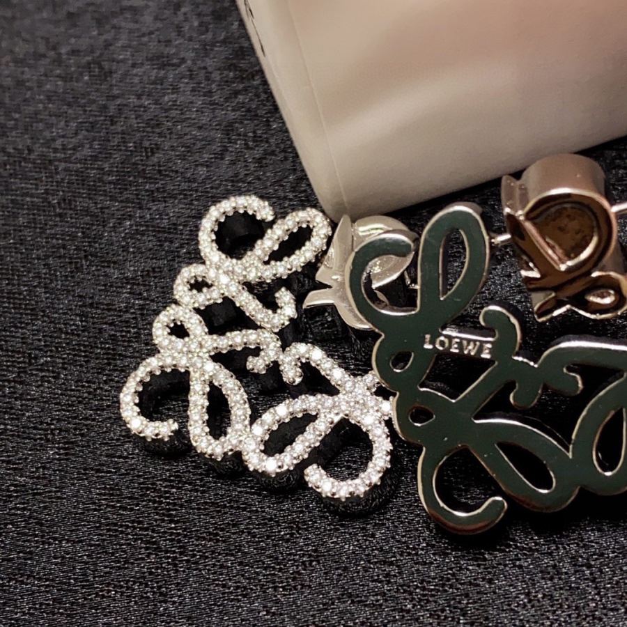 Loewe Jewelry New LOEWE L0 EWE Anagram LOEWE ZP — 1:1 Replica — photo 5