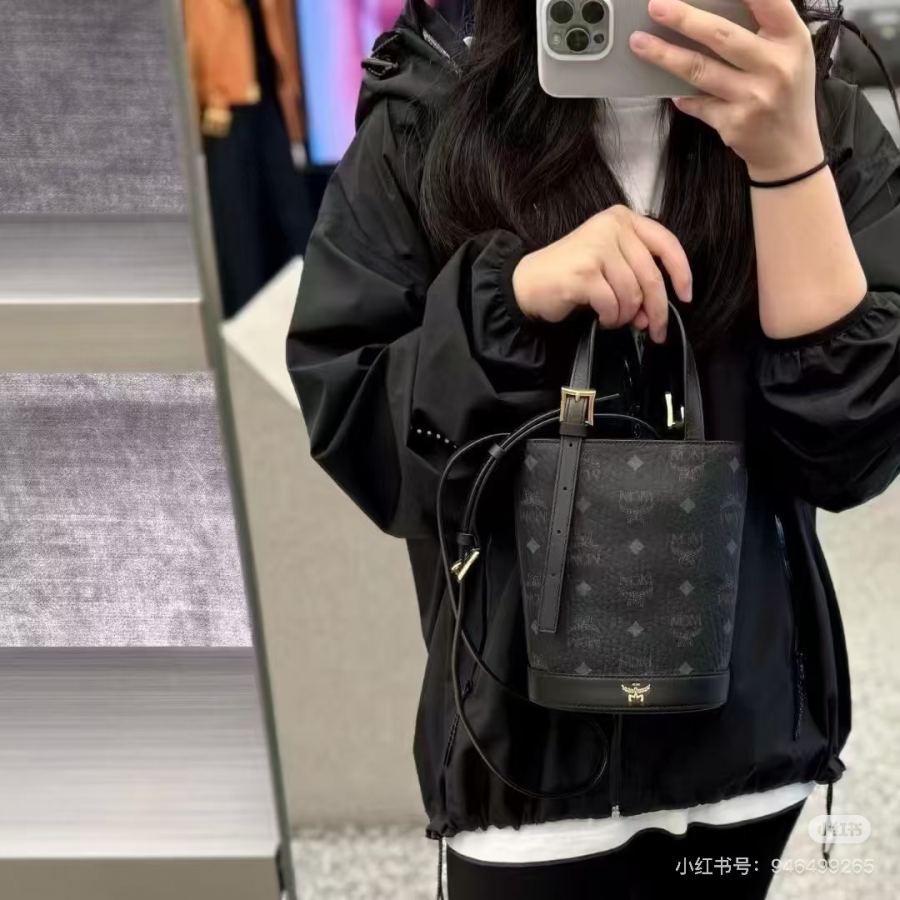 MCM bag MCM's New bucket looks good no matter how you carry it — 1:1 Replica — photo 14