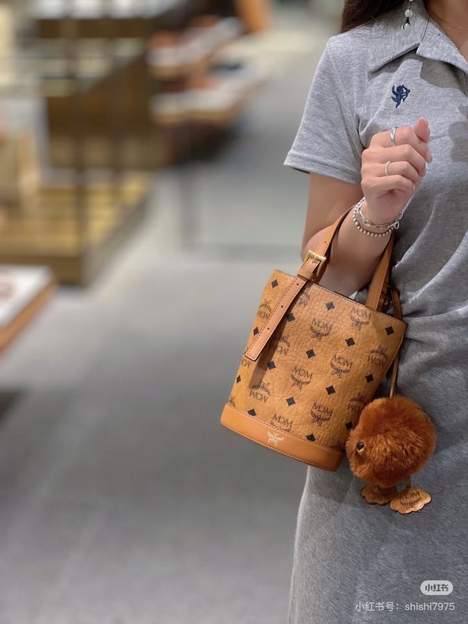 MCM bag MCM's New bucket looks good no matter how you carry it — 1:1 Replica — photo 6