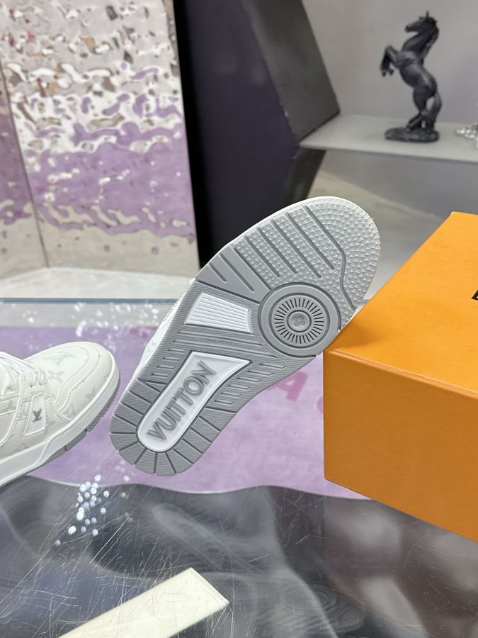 Louis Vuitton shoe latest color shipped Seoul only Jindo dog — 1:1 Replica For Sale — photo 9