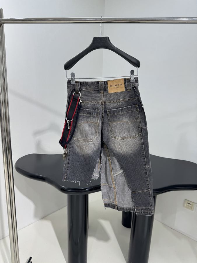 BALENCIAGA Women 𝐵𝑎𝑙𝑒𝑛𝑐 𝑎𝑔*New arrival chain pendant large silhouette denim — 1:1 Replica — photo 4