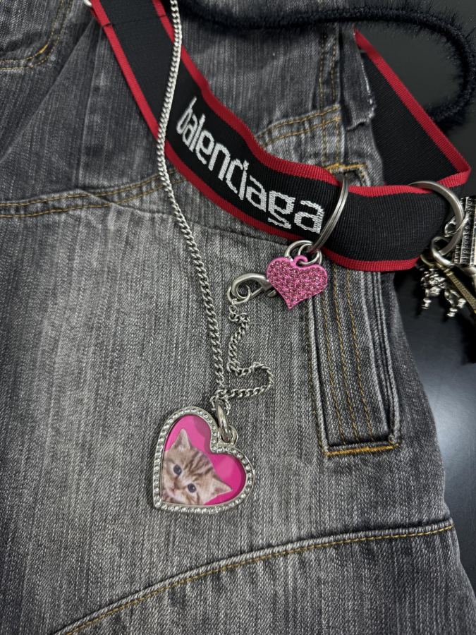 BALENCIAGA Women 𝐵𝑎𝑙𝑒𝑛𝑐 𝑎𝑔*New arrival chain pendant large silhouette denim — 1:1 Replica — photo 9