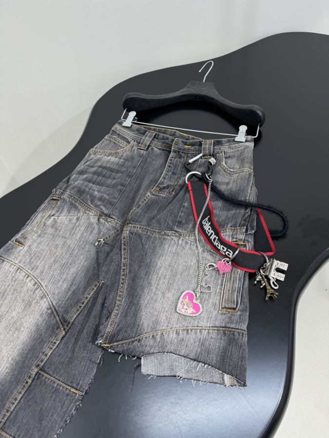 BALENCIAGA Women 𝐵𝑎𝑙𝑒𝑛𝑐 𝑎𝑔*New arrival chain pendant large silhouette denim — 1:1 Replica — photo 5