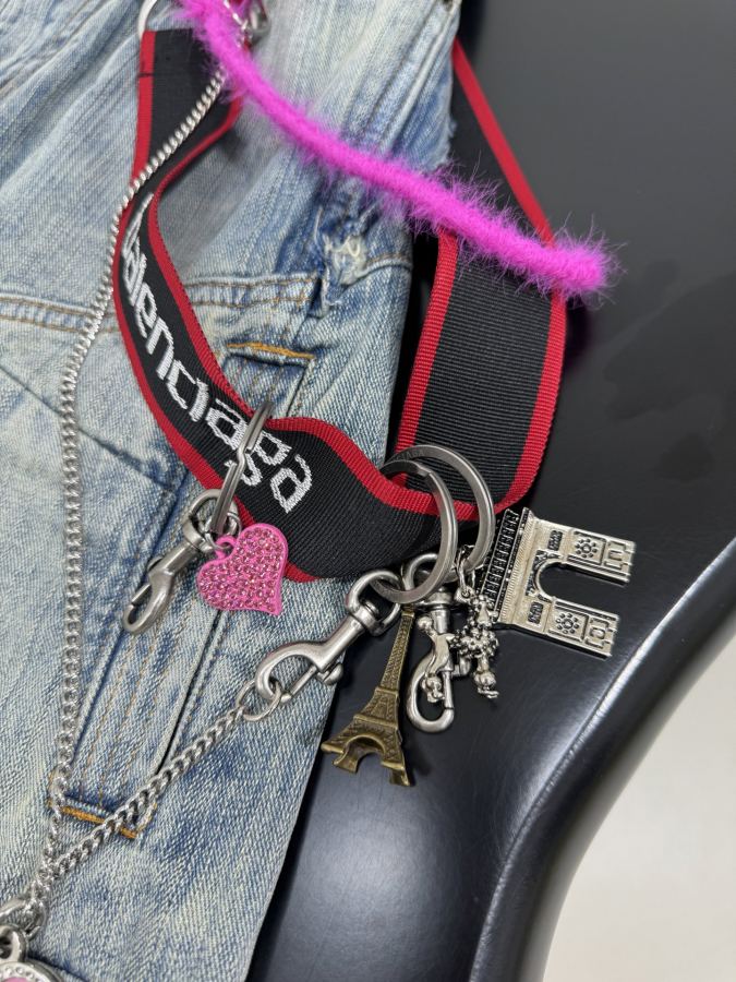 BALENCIAGA Women 𝐵𝑎𝑙𝑒𝑛𝑐 𝑎𝑔*New arrival chain pendant large silhouette denim — Premium Replica — photo 5