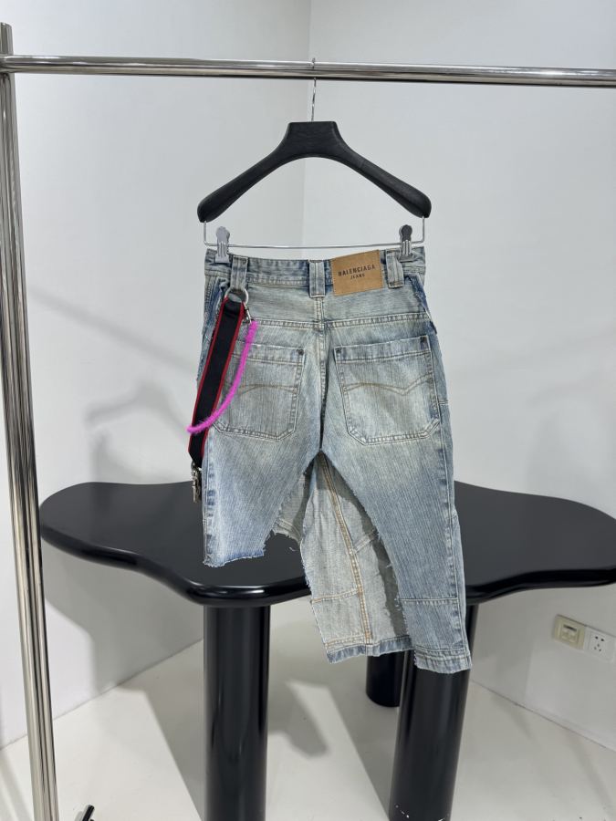 BALENCIAGA Women 𝐵𝑎𝑙𝑒𝑛𝑐 𝑎𝑔*New arrival chain pendant large silhouette denim — Premium Replica — photo 3