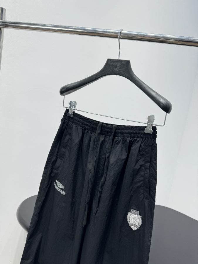 BALENCIAGA Women 𝐵𝑎𝑙𝑒𝑛𝑐𝑖𝑎𝑔*New Arrival3 B FOOTBALL TRACKSUIT — 1:1 Replica For Sale — photo 2