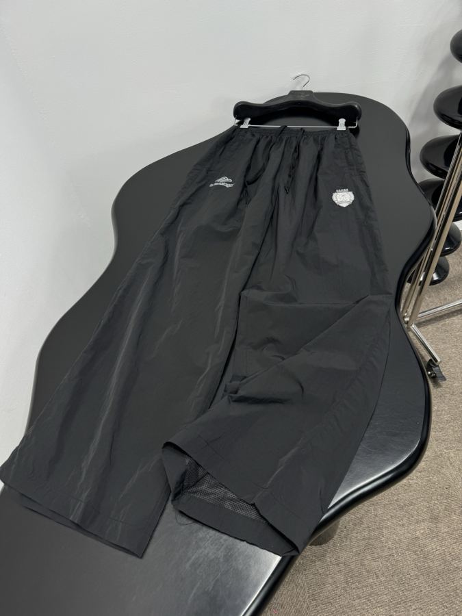 BALENCIAGA Women 𝐵𝑎𝑙𝑒𝑛𝑐𝑖𝑎𝑔*New Arrival3 B FOOTBALL TRACKSUIT — 1:1 Replica For Sale — photo 4
