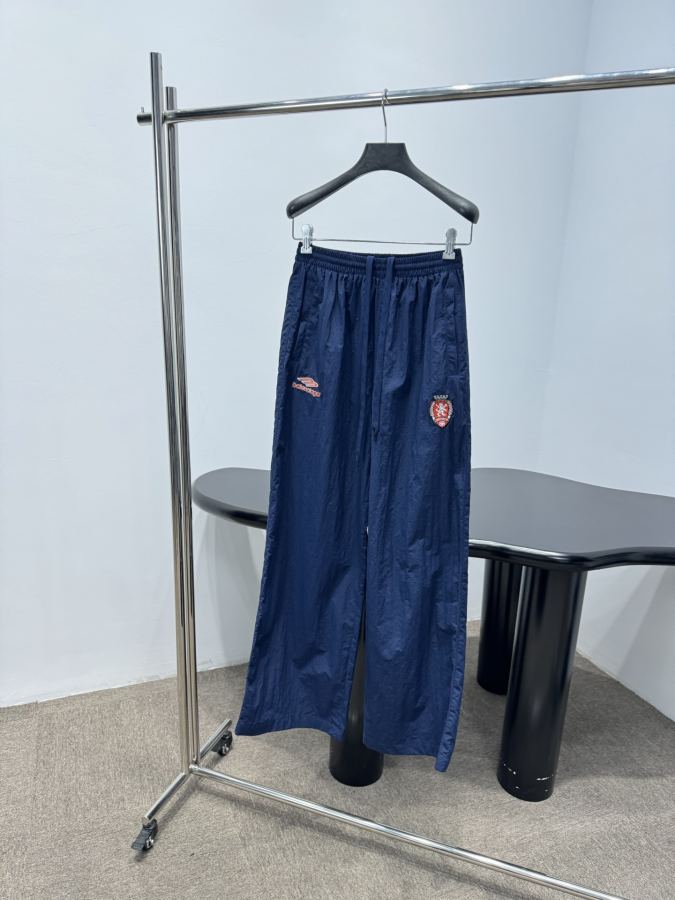 BALENCIAGA Women 𝐵𝑎𝑙𝑒𝑛𝑐𝑖𝑎𝑔* 3 B FOOTBALL TRACKSUIT — 1:1 Replica