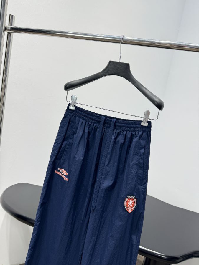 BALENCIAGA Women 𝐵𝑎𝑙𝑒𝑛𝑐𝑖𝑎𝑔* 3 B FOOTBALL TRACKSUIT — 1:1 Replica — photo 2