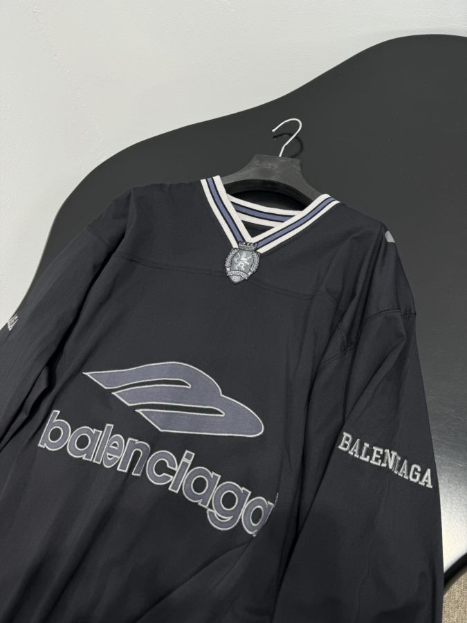 BALENCIAGA Women 𝐵𝑎𝑙𝑒𝑛𝑐𝑖𝑎𝑔* 3 B FOOTBALL V T — 1:1 Replica For Sale — photo 5