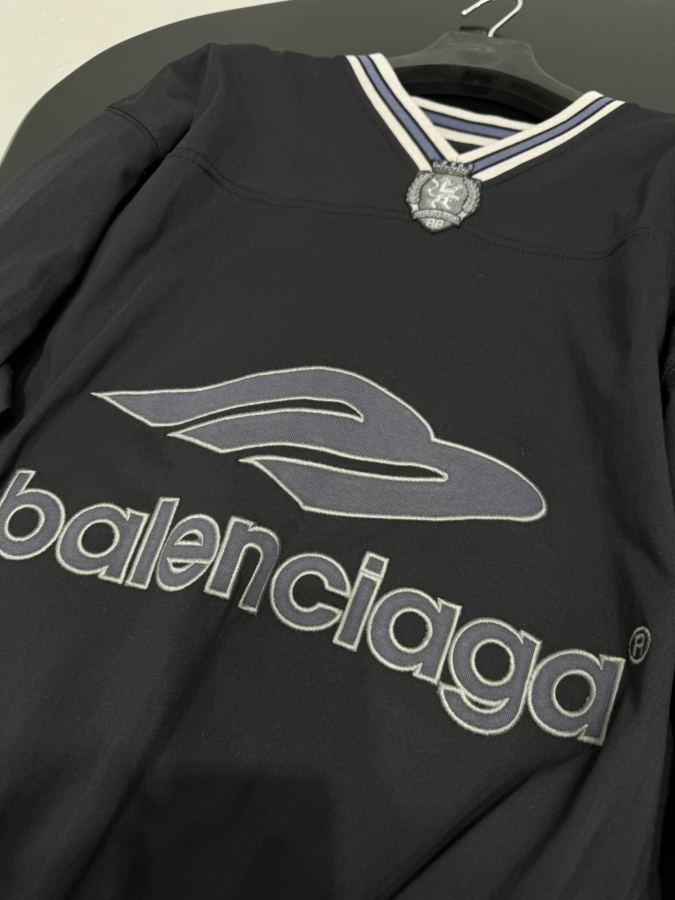 BALENCIAGA Women 𝐵𝑎𝑙𝑒𝑛𝑐𝑖𝑎𝑔* 3 B FOOTBALL V T — 1:1 Replica For Sale — photo 6