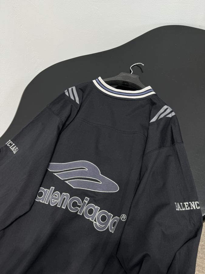 BALENCIAGA Women 𝐵𝑎𝑙𝑒𝑛𝑐𝑖𝑎𝑔* 3 B FOOTBALL V T — 1:1 Replica For Sale — photo 9