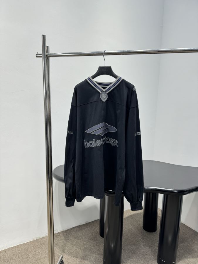 BALENCIAGA Women 𝐵𝑎𝑙𝑒𝑛𝑐𝑖𝑎𝑔* 3 B FOOTBALL V T — 1:1 Replica For Sale