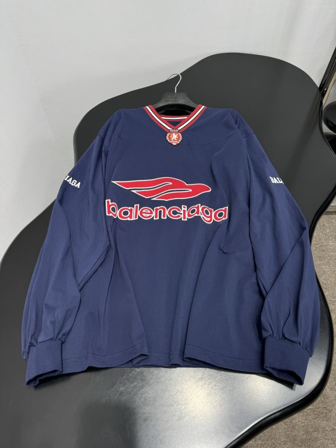 BALENCIAGA Women 𝐵𝑎𝑙𝑒𝑛𝑐𝑖𝑎𝑔* 3 B FOOTBALL V T — AAA Quality Replica — photo 4