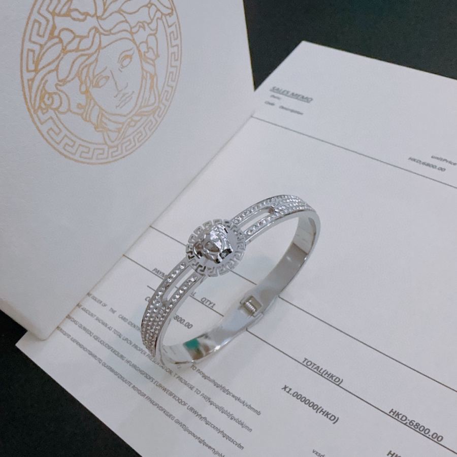 Versace Jewelry Dumeisa logo bracelet, diamond inlaid, exquisite craftsmanship — Premium Replica — photo 6