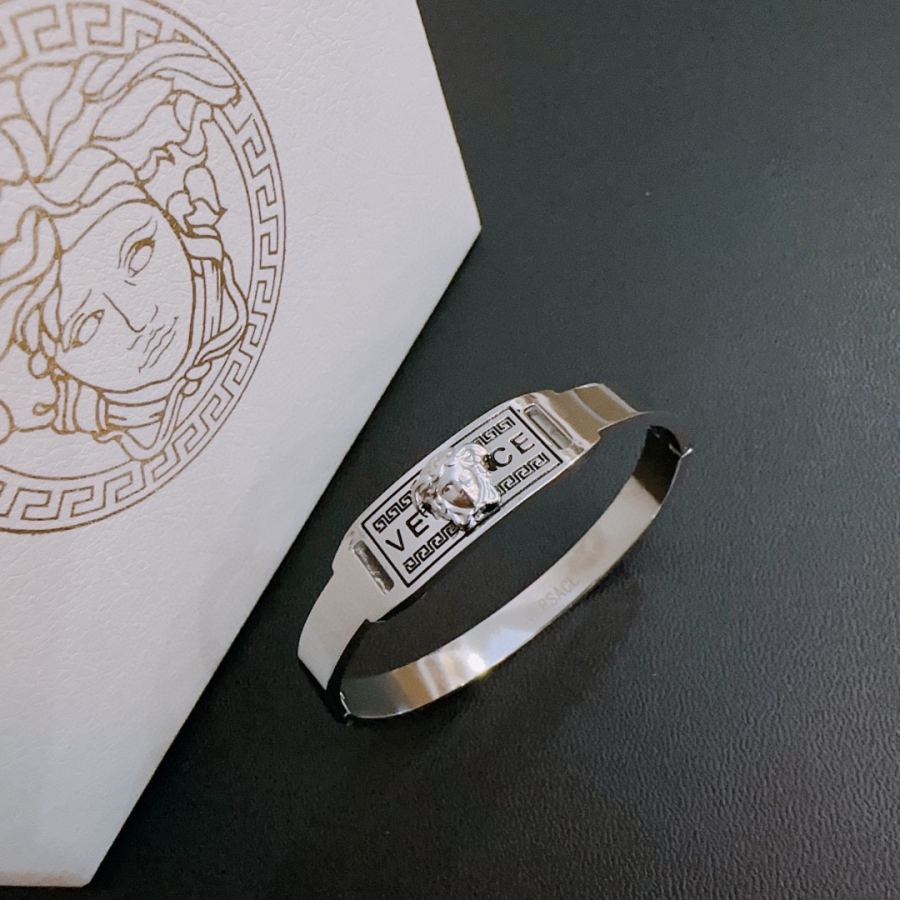 Versace Jewelry Bracelet à logo Dumeisa