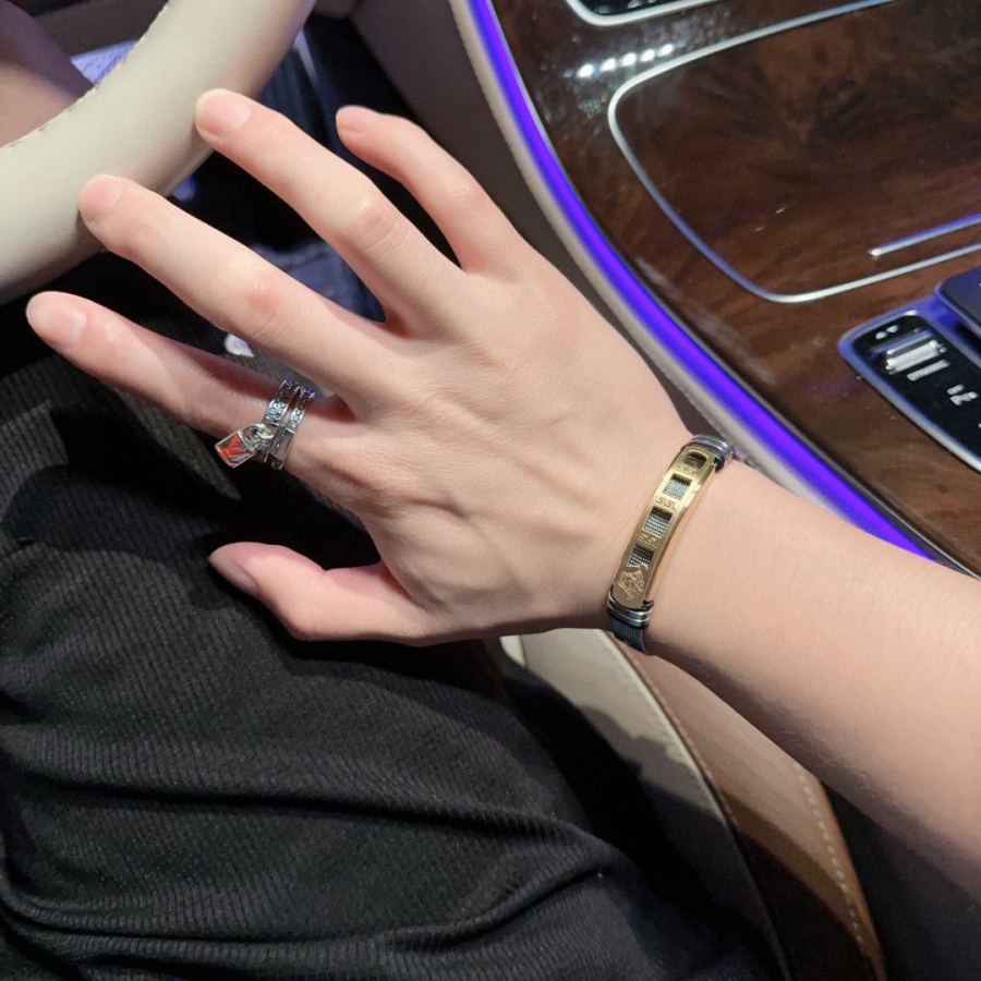 Versace Jewelry Dumeisa logo bracelet, exquisitely crafted with diamonds — 1:1 Replica For Sale — photo 7
