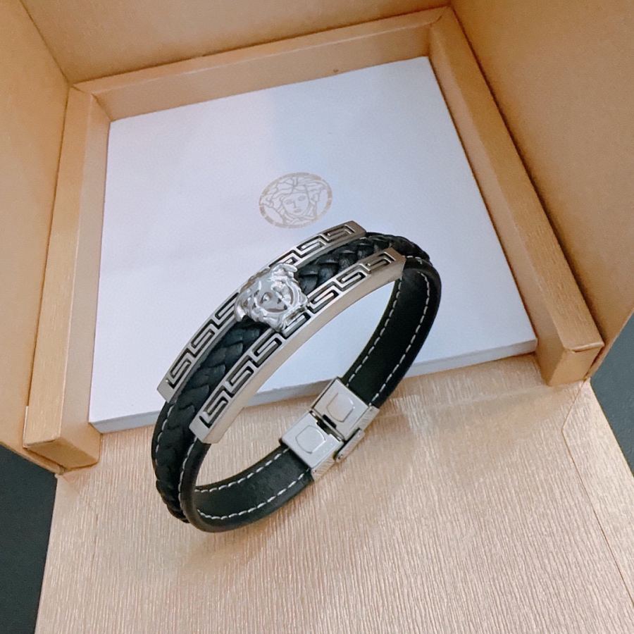 Versace Jewelry Dumeisha logo cowhide bracelet, exquisite workmanship and diamond inlay — AAA Quality Replica — photo 3