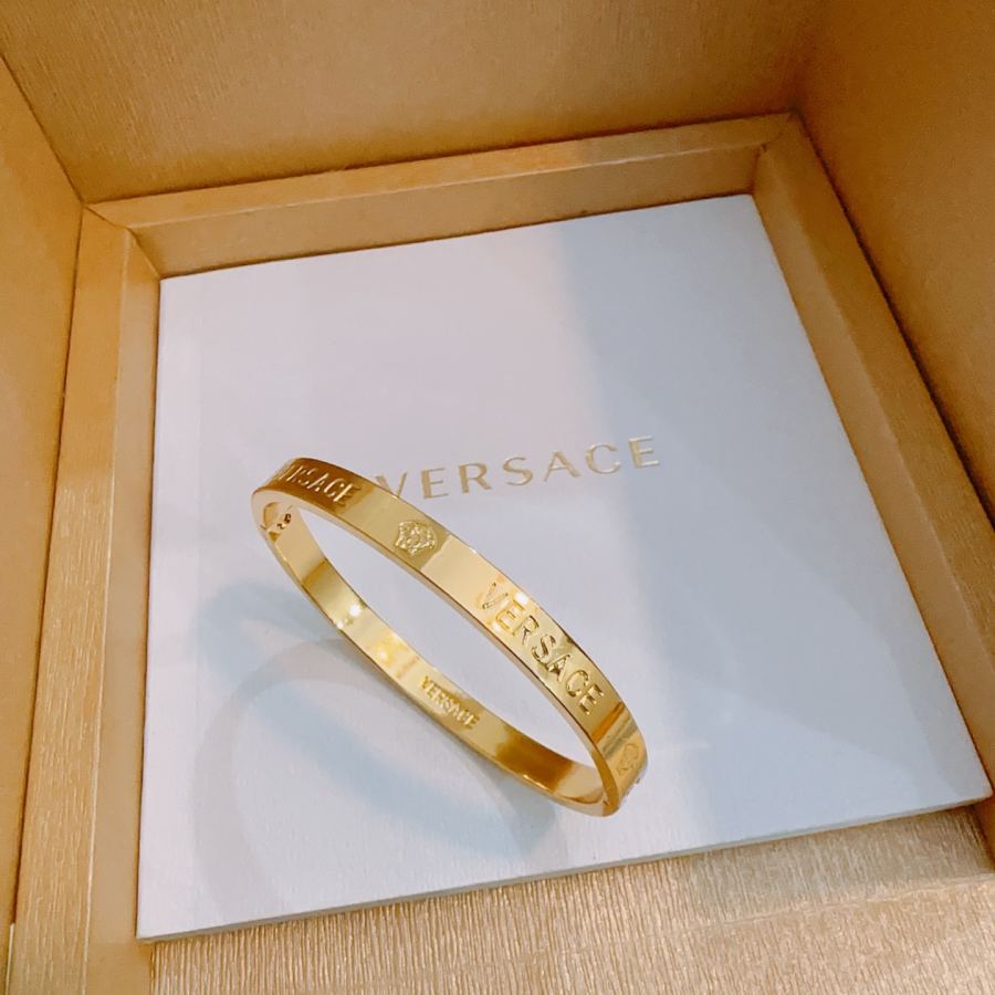 Versace Jewelry Dumeisa logo bracelet, diamond inlaid, exquisite craftsmanship — Premium Replica — photo 3