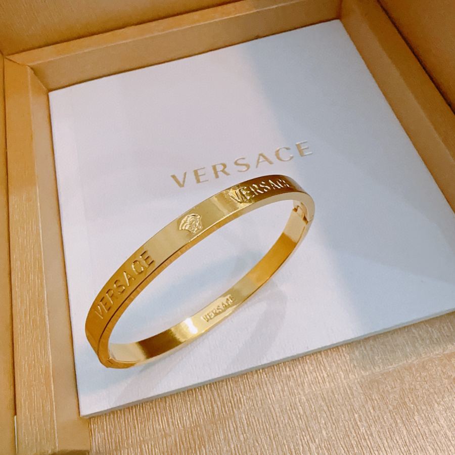 Versace Jewelry Dumeisa logo bracelet, diamond inlaid, exquisite craftsmanship — 1:1 Replica For Sale — photo 4