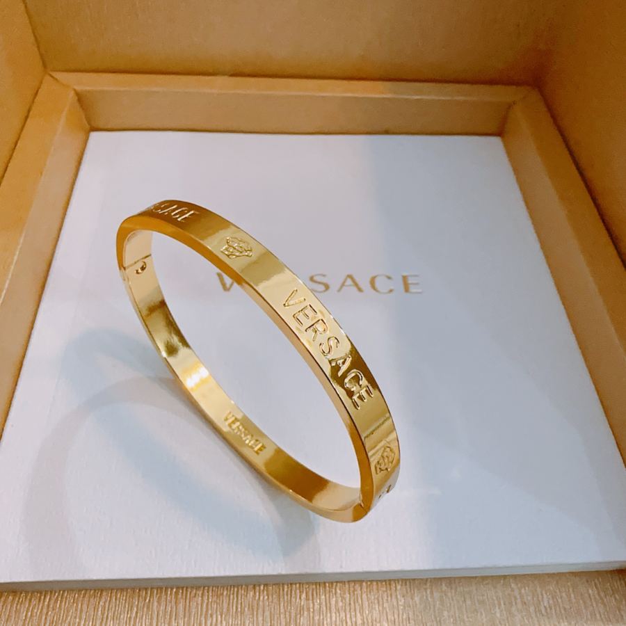 Versace Jewelry Dumeisa logo bracelet, diamond inlaid, exquisite craftsmanship — 1:1 Replica For Sale — photo 5