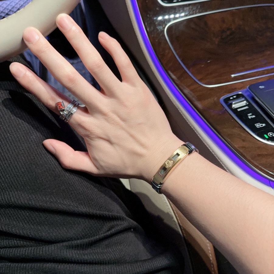 Versace Jewelry Dumeisa logo bracelet, exquisitely crafted with diamonds — Premium Replica — photo 9