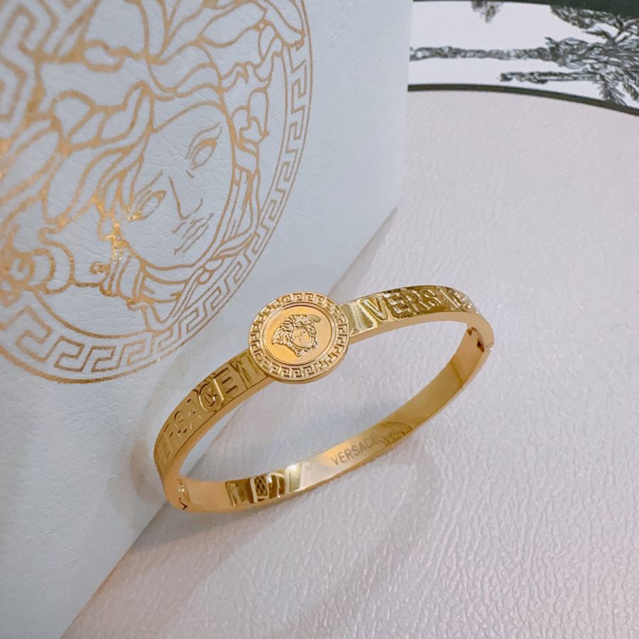 Versace Jewelry Dumeisa logo bracelet, diamond inlaid, exquisite craftsmanship — 1:1 Replica — photo 4