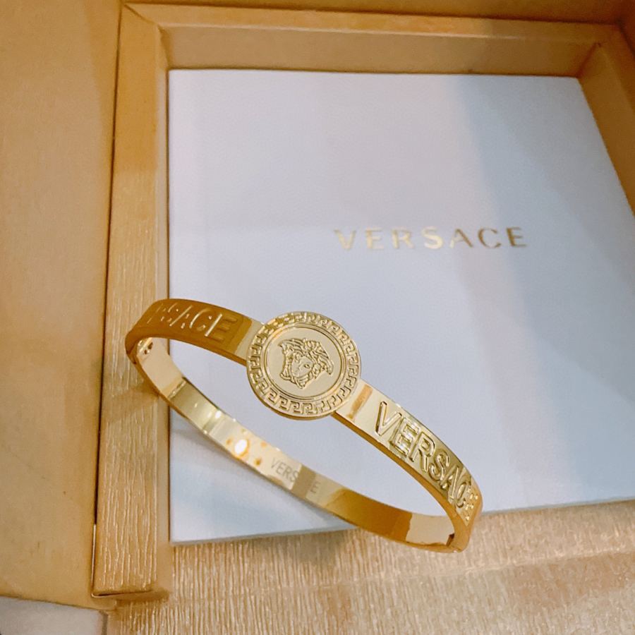 Versace Jewelry Dumeisa logo bracelet, diamond inlaid, exquisite craftsmanship — 1:1 Replica — photo 6