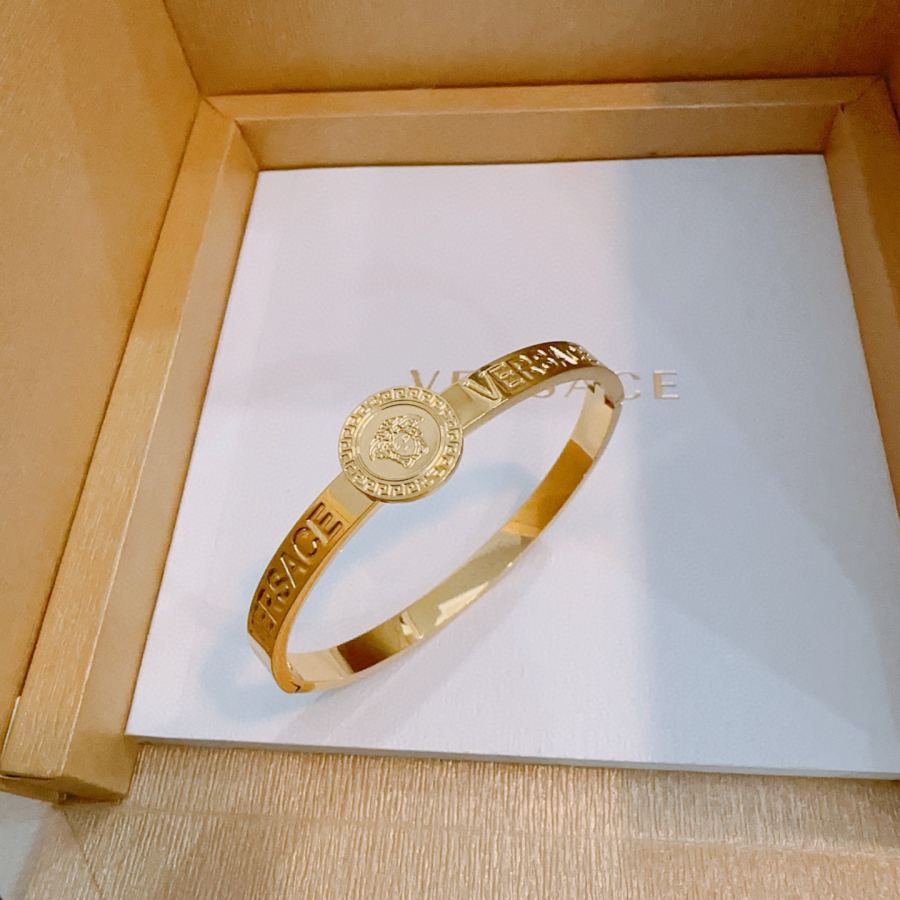 Versace Jewelry Dumeisa logo bracelet, diamond inlaid, exquisite craftsmanship — 1:1 Replica — photo 2