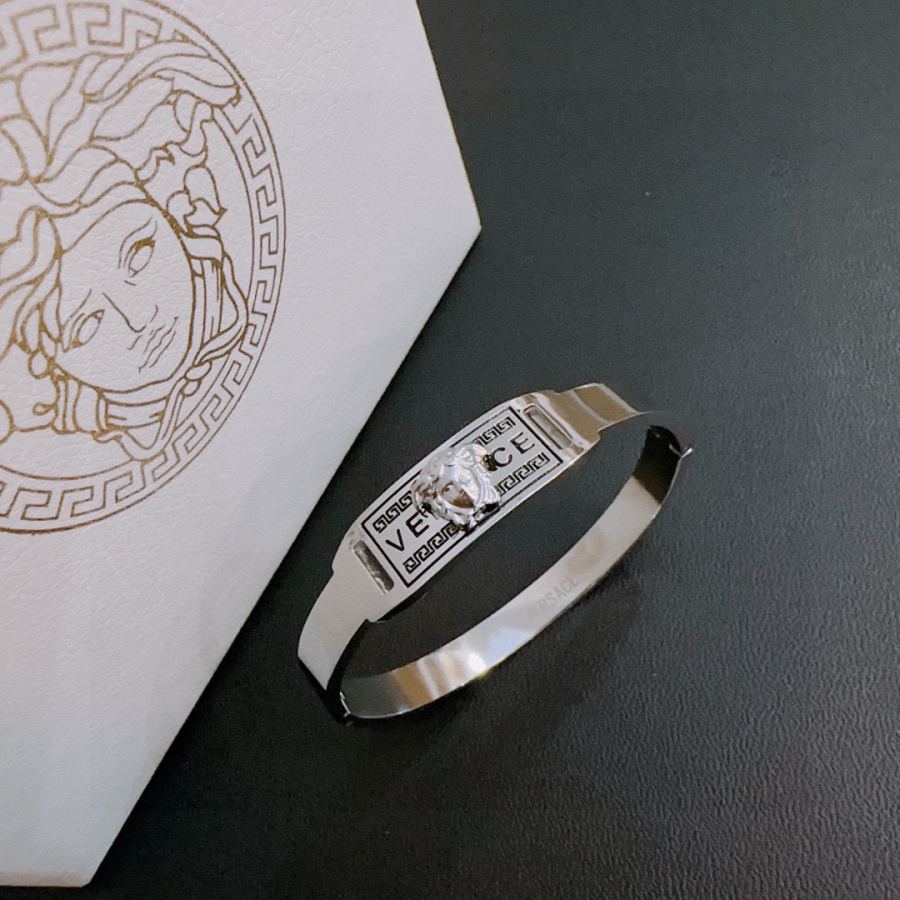 Versace Jewelry Dumeisa logo bracelet, diamond inlaid, exquisite craftsmanship — 1:1 Replica