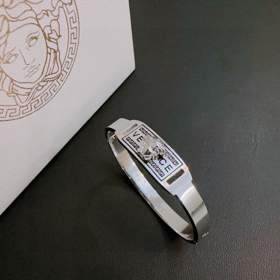 Versace Jewelry Dumeisa logo bracelet, diamond inlaid, exquisite craftsmanship — 1:1 Replica — photo 3