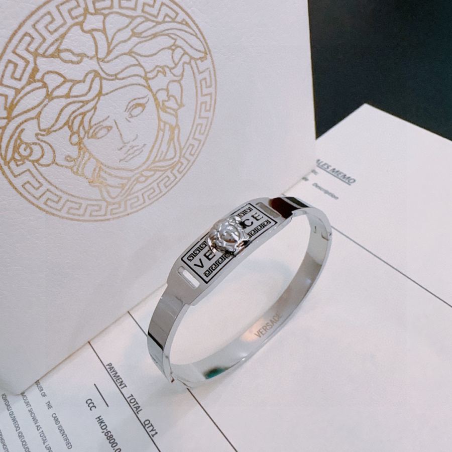 Versace Jewelry Dumeisa logo bracelet, diamond inlaid, exquisite craftsmanship — Premium Replica — photo 4